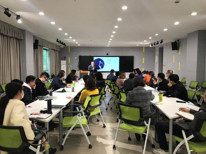 说明:C:\Users\Administrator\Desktop\2021年培训汇总\20210324 关于参加英国上市公司365教师教学发展系列活动——“线上线下混合式教学的实践与思考”的通知\活动照片\IMG_4113.JPG